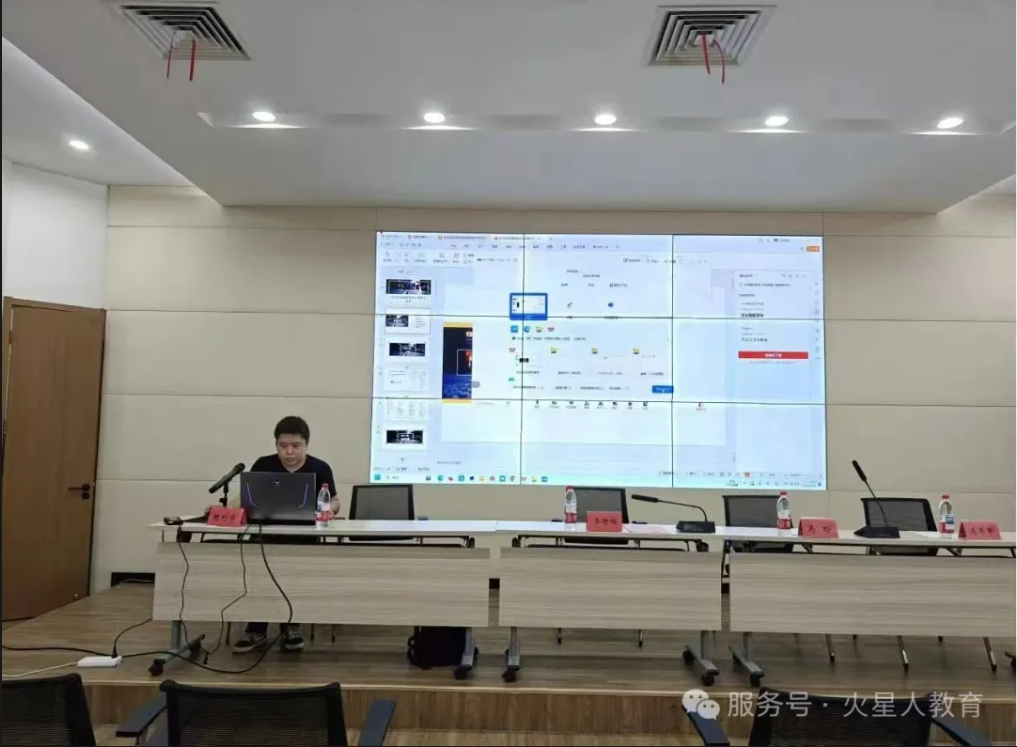 火星人教育魏老师正在上课